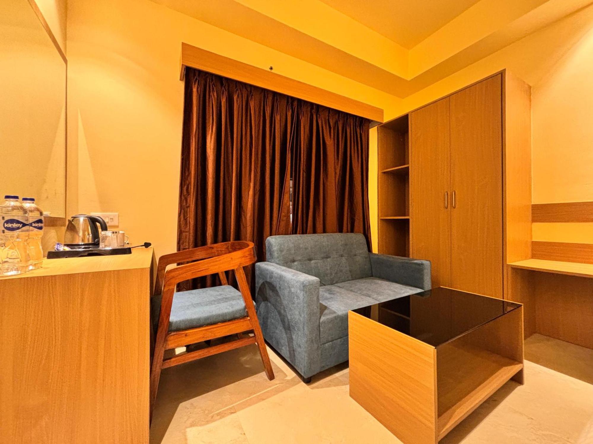 Petal Hotel 2*
