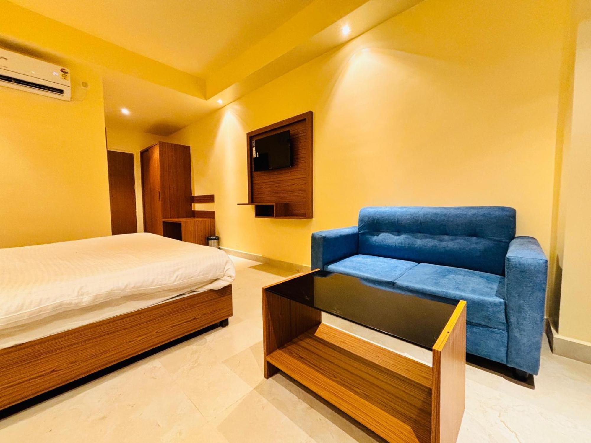Petal Hotel 2*